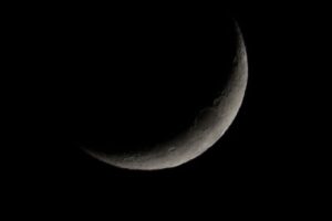 Photographed the crescent moon
